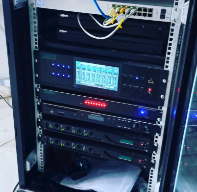 ujax2